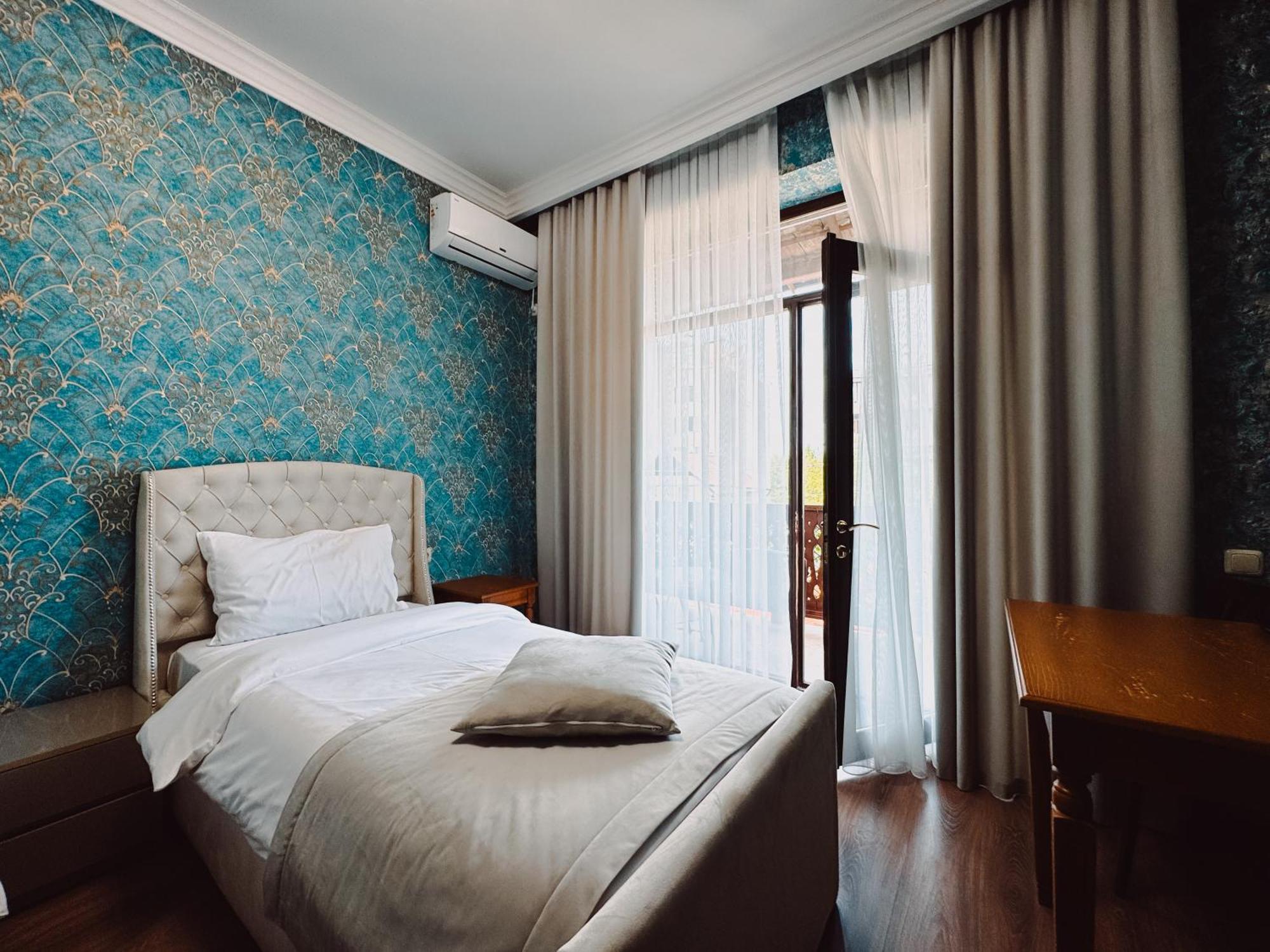 Armenia Hotel Yerevan Exterior photo