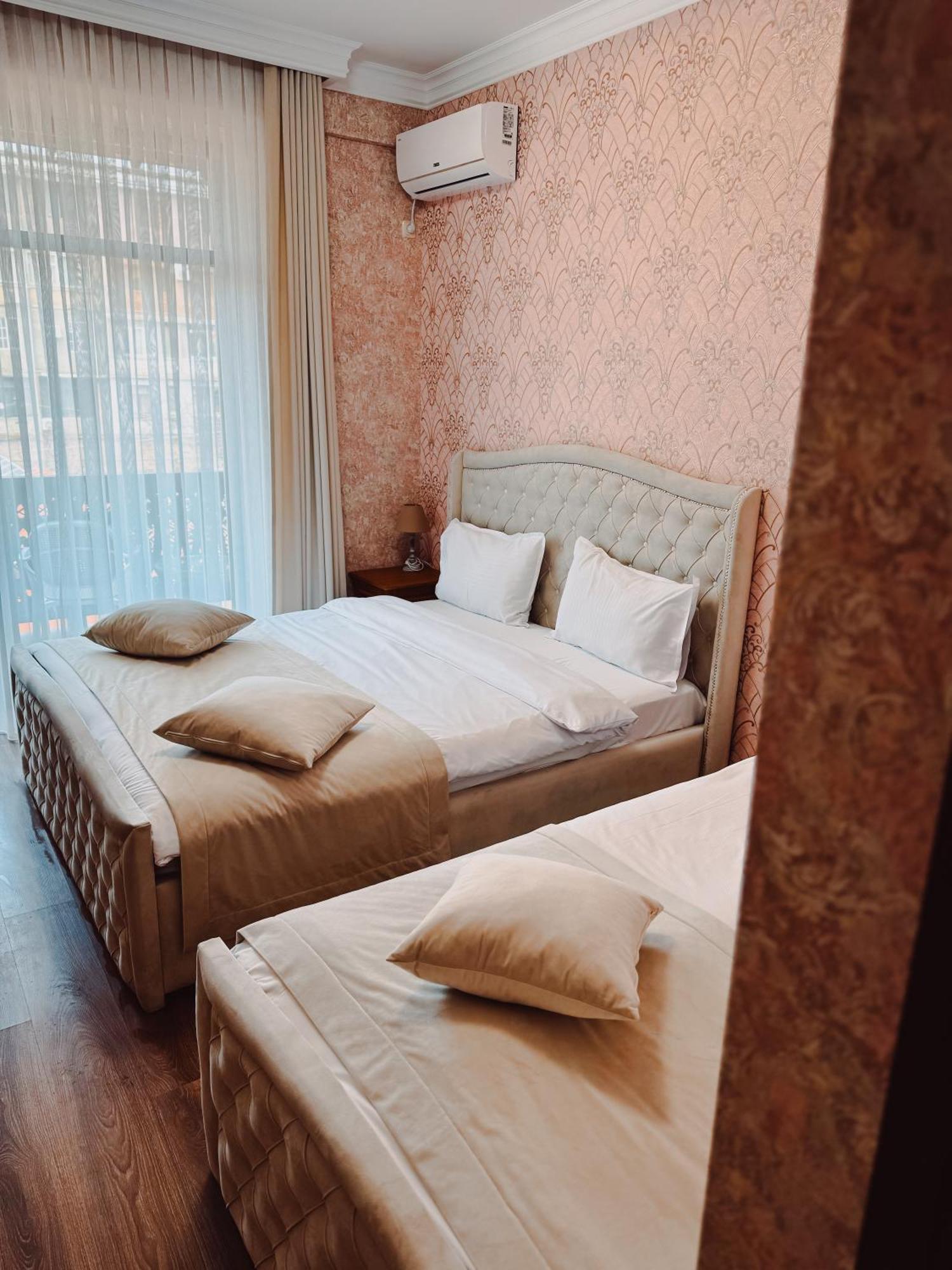 Armenia Hotel Yerevan Exterior photo