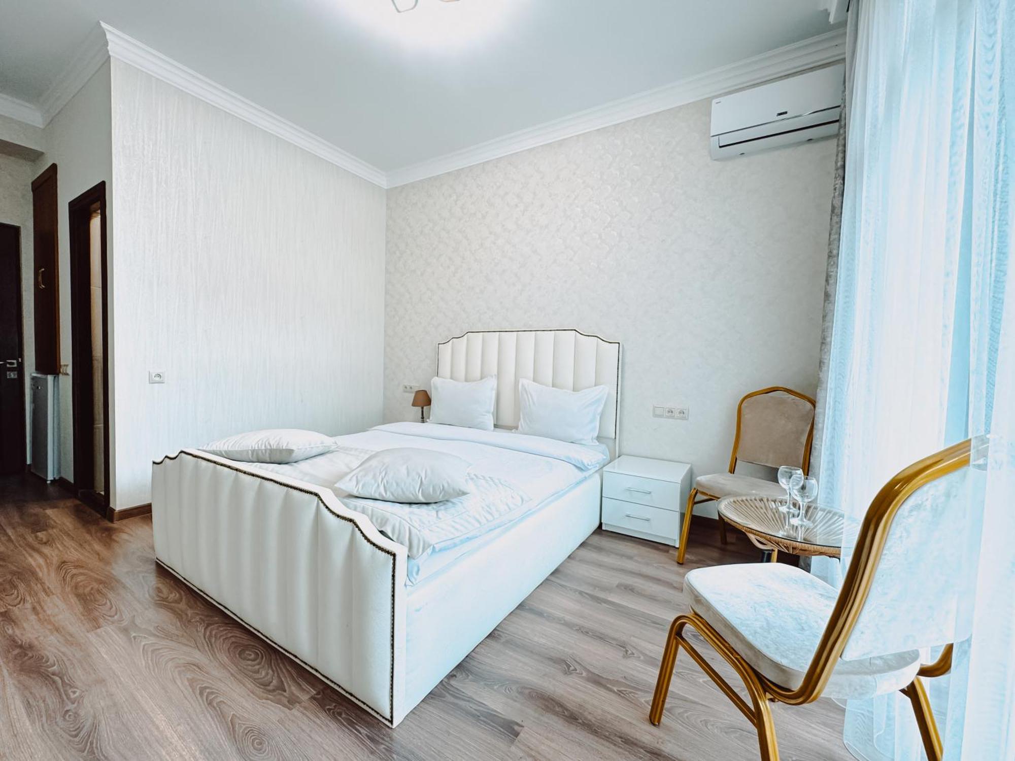 Armenia Hotel Yerevan Exterior photo
