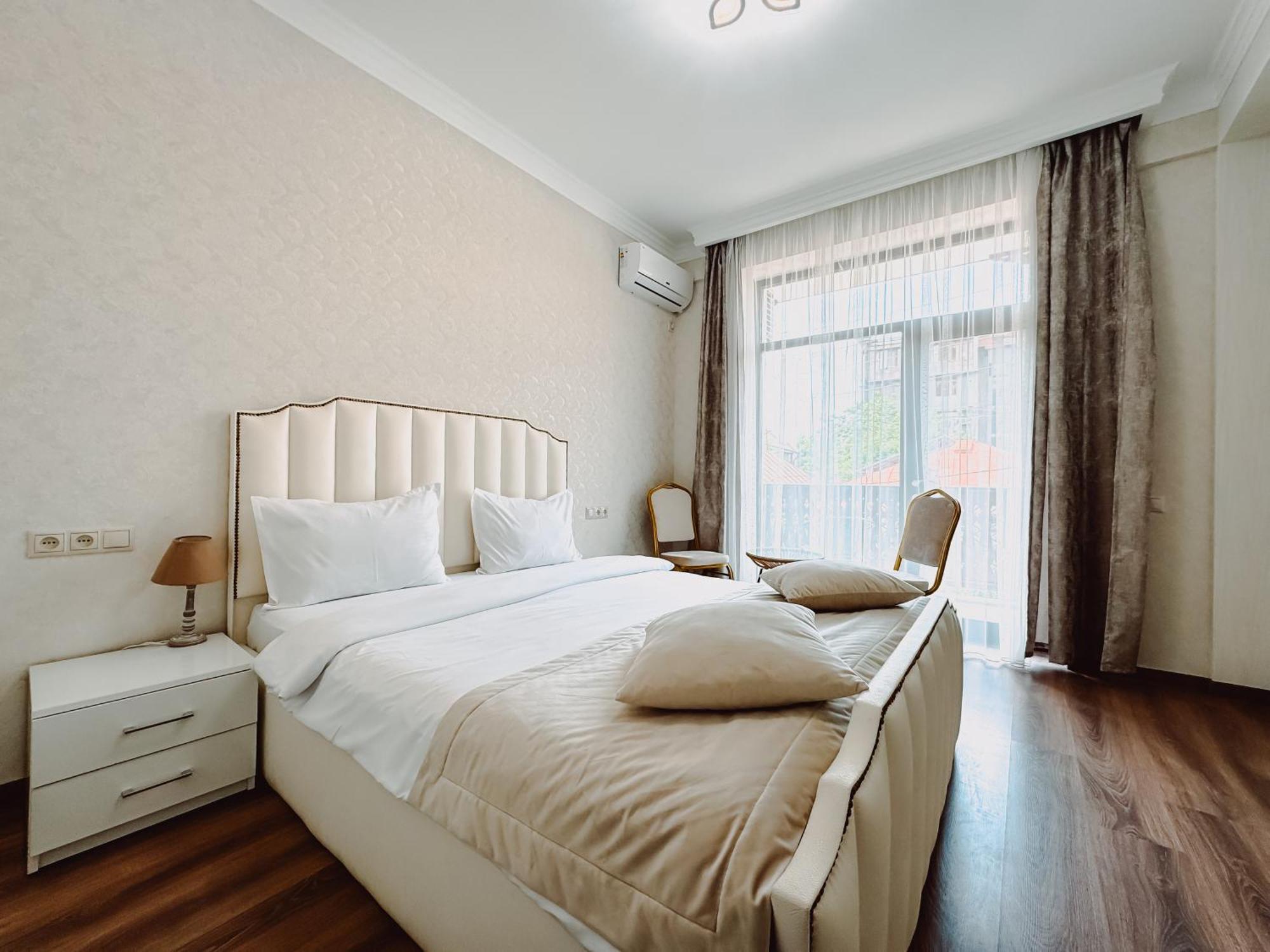 Armenia Hotel Yerevan Exterior photo