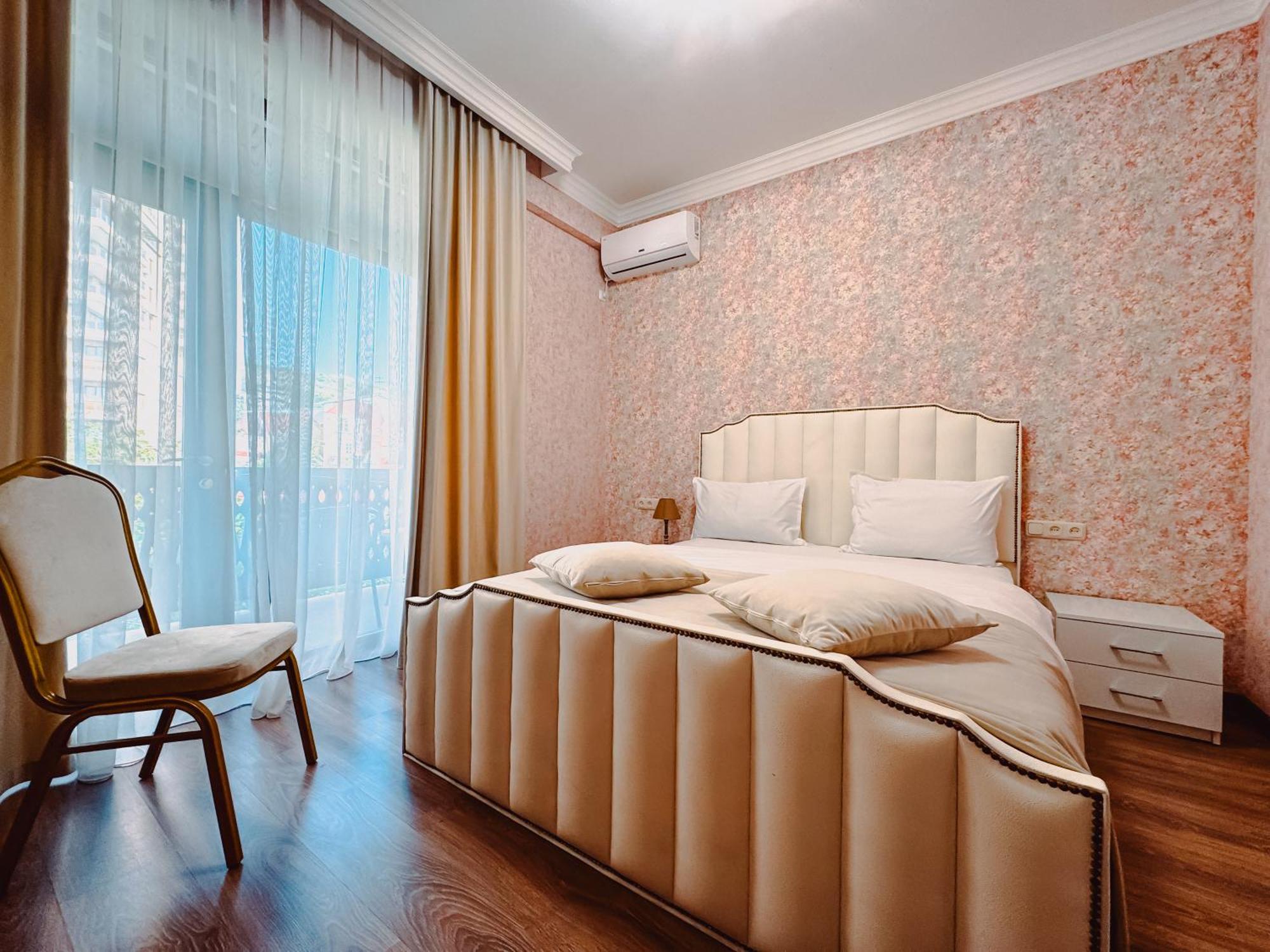 Armenia Hotel Yerevan Exterior photo