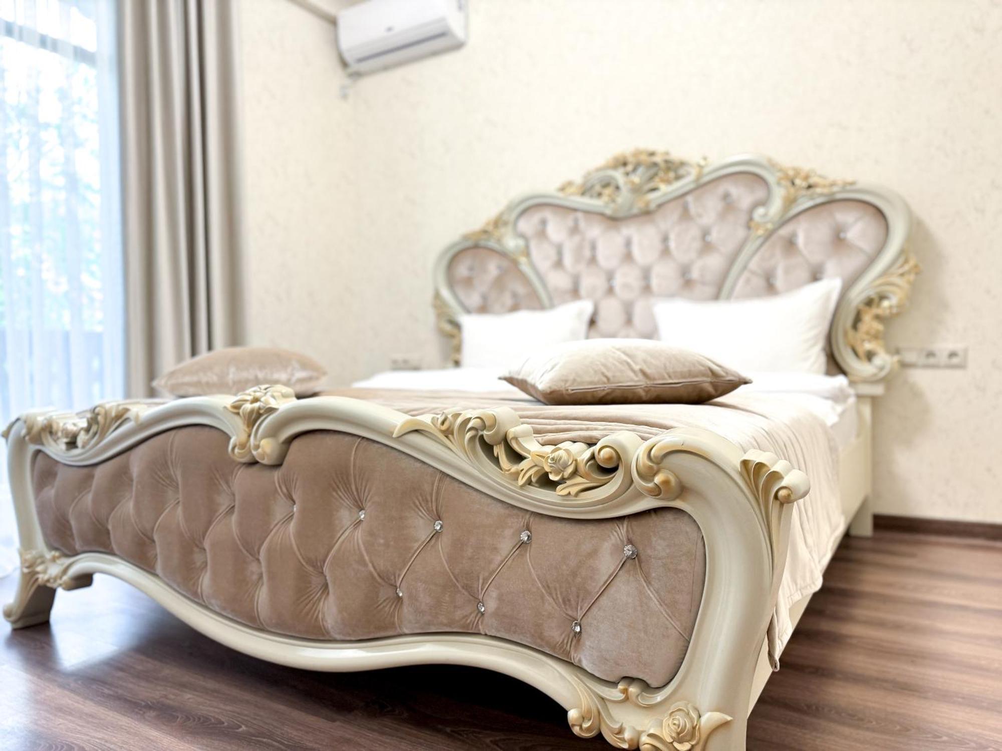 Armenia Hotel Yerevan Exterior photo