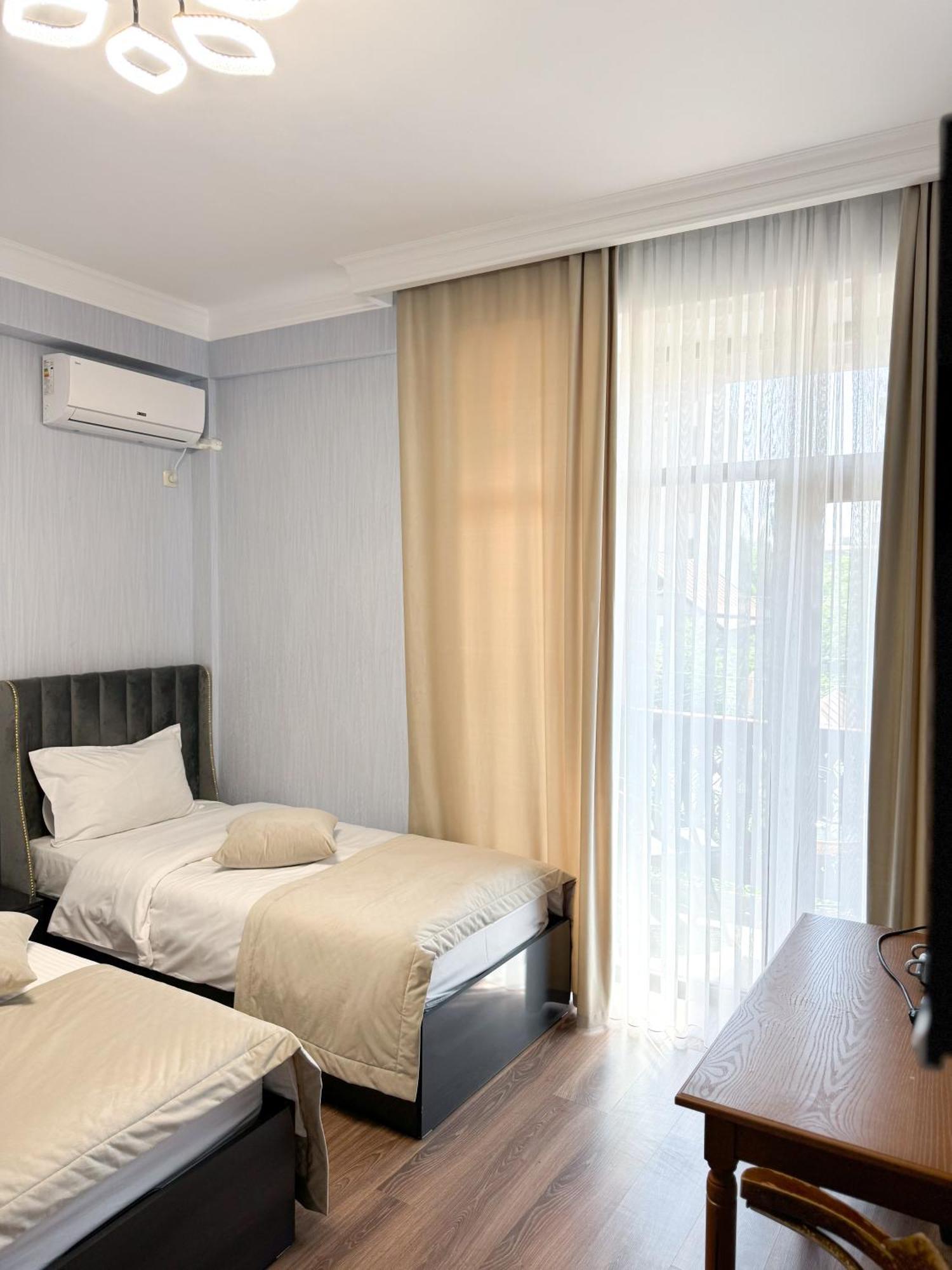 Armenia Hotel Yerevan Exterior photo