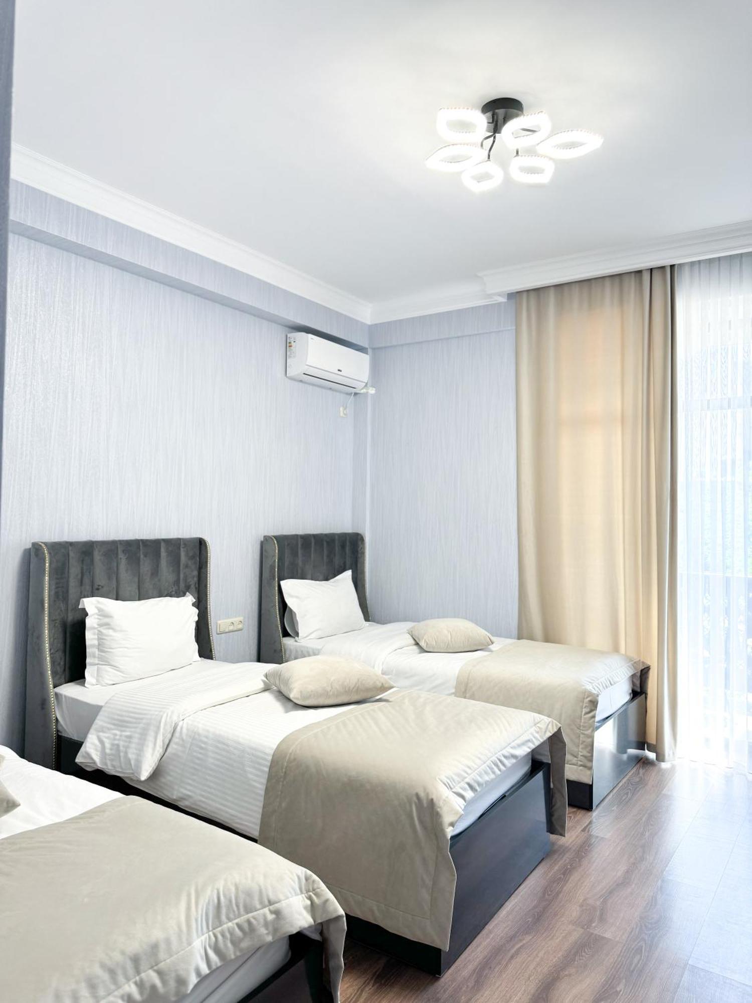 Armenia Hotel Yerevan Exterior photo