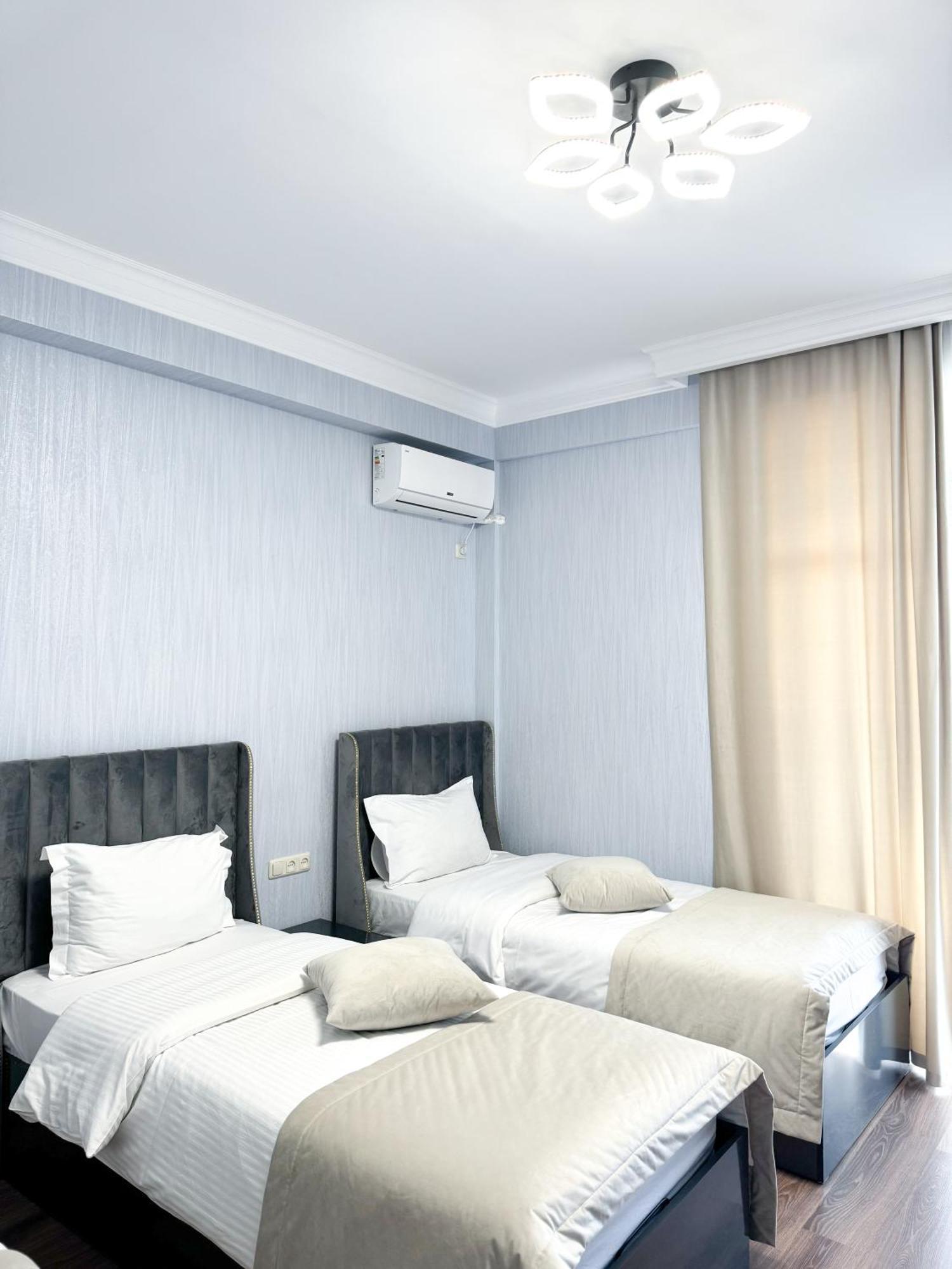Armenia Hotel Yerevan Exterior photo