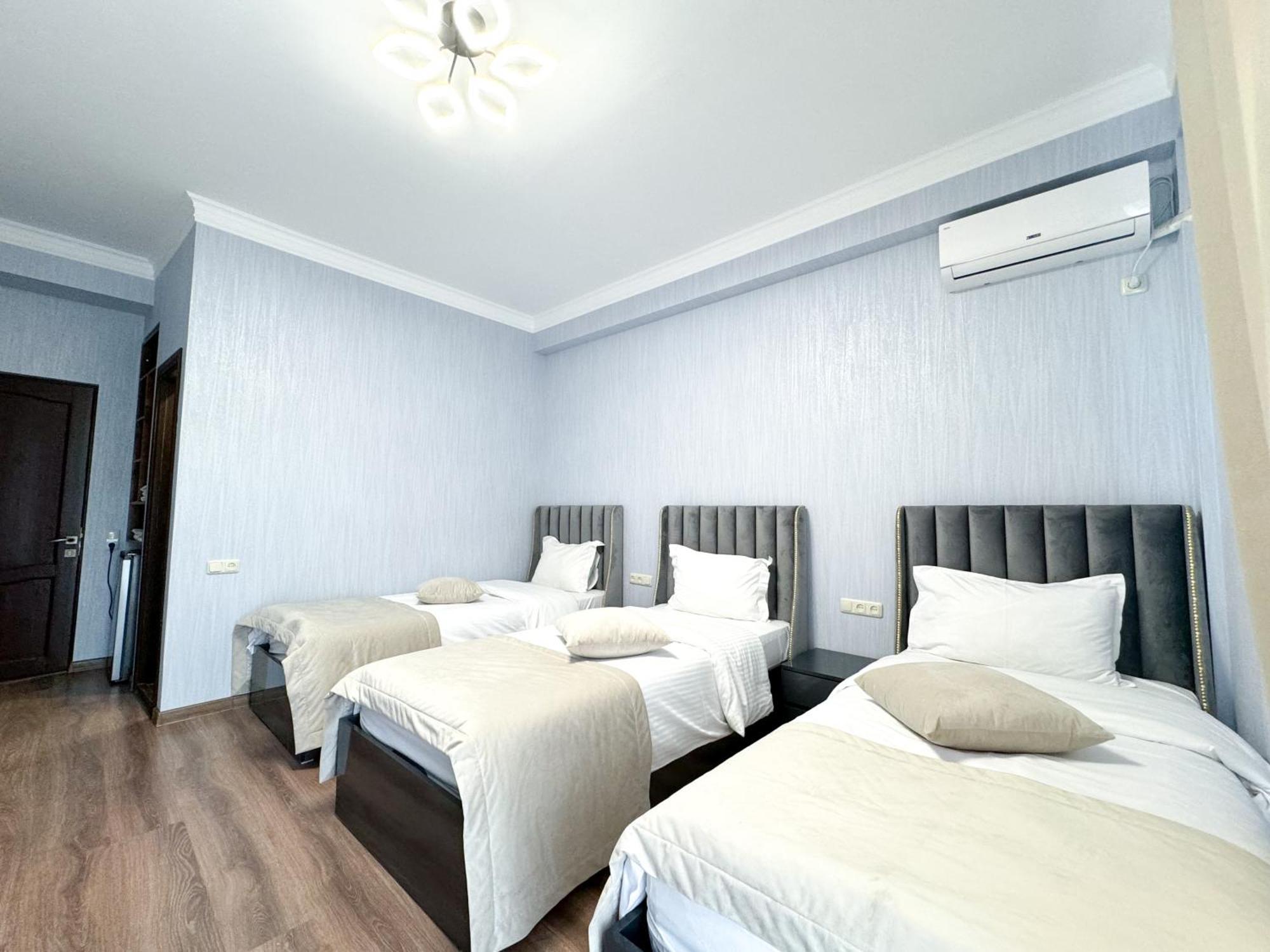 Armenia Hotel Yerevan Exterior photo