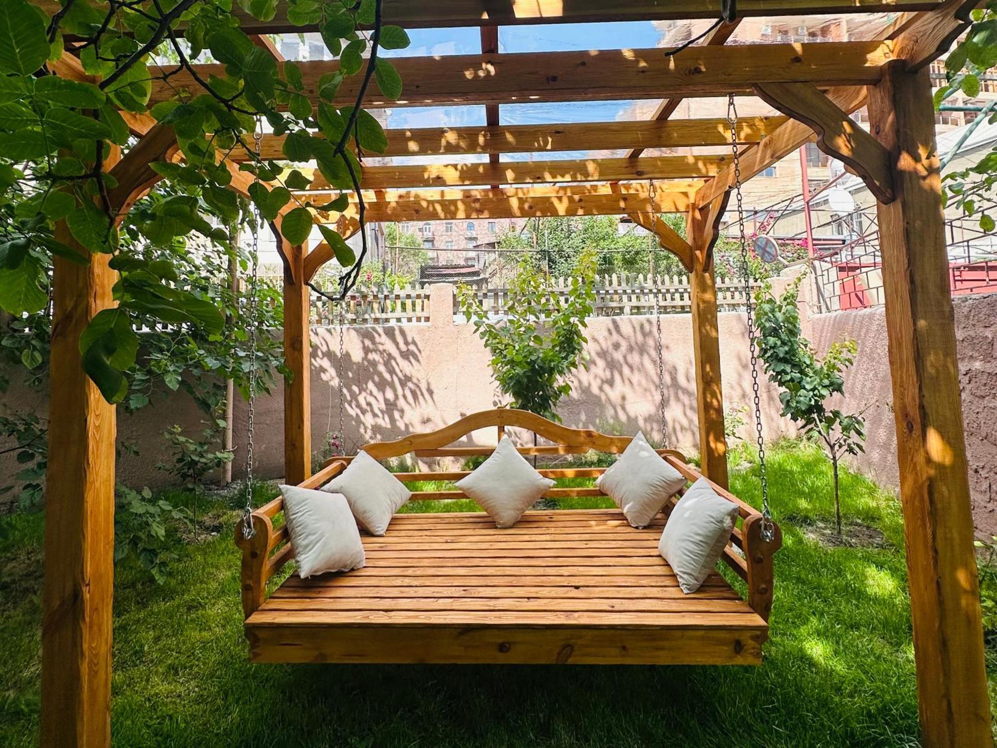 Armenia Hotel Yerevan Exterior photo